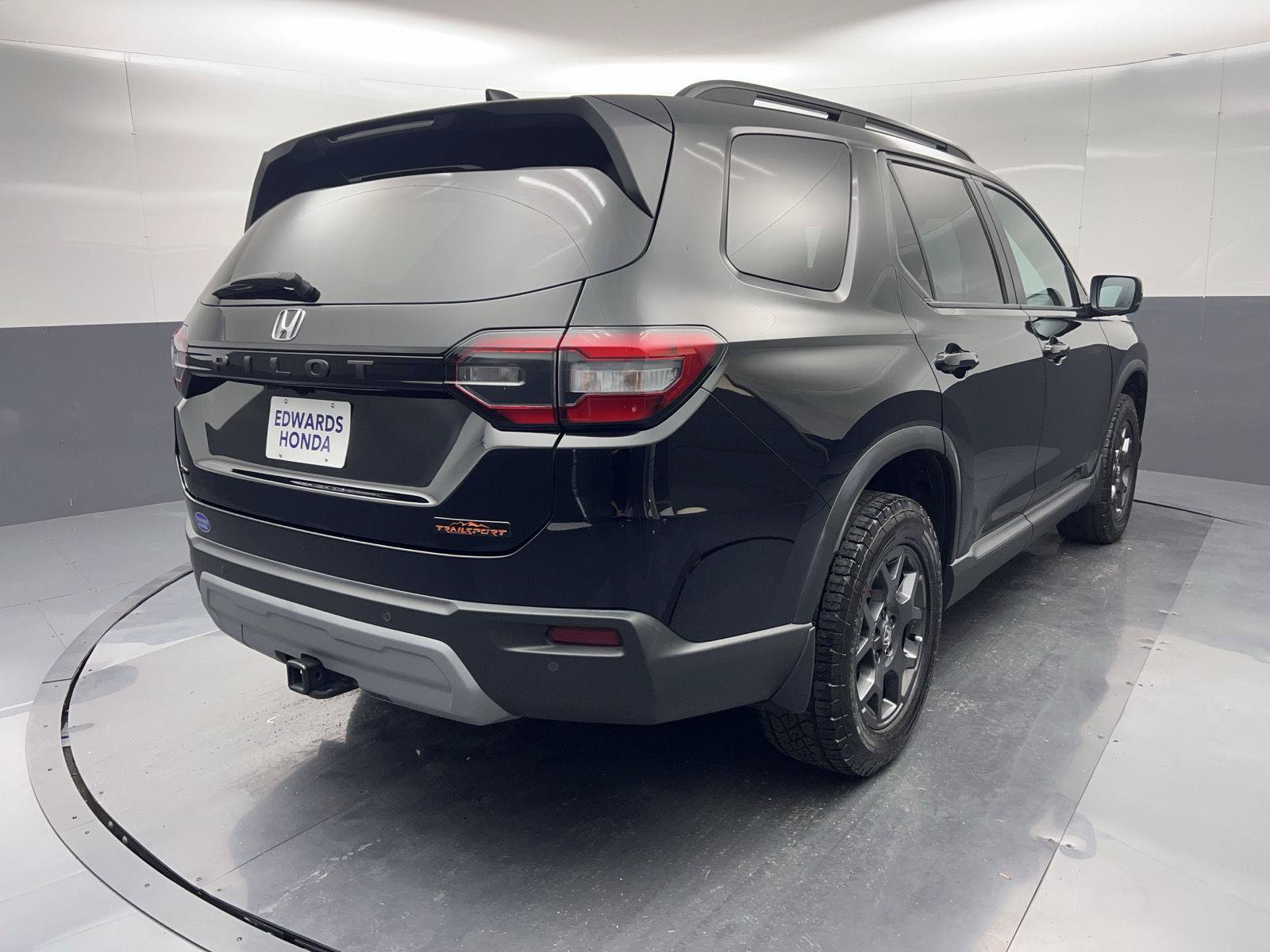Used 2025 Honda Pilot TrailSport image 36