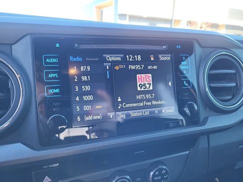 Used 2018 Toyota Tacoma TRD Sport w/ Technology Package image 20