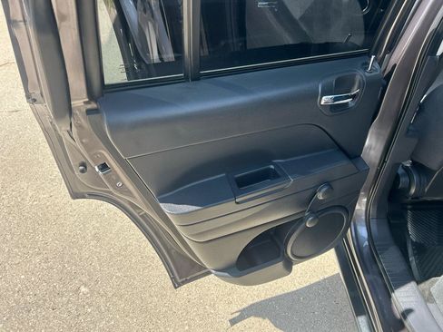 Used 2015 Jeep Compass Sport FWD image 11
