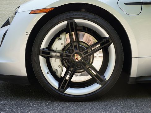 Used 2021 Porsche Taycan RWD image 10