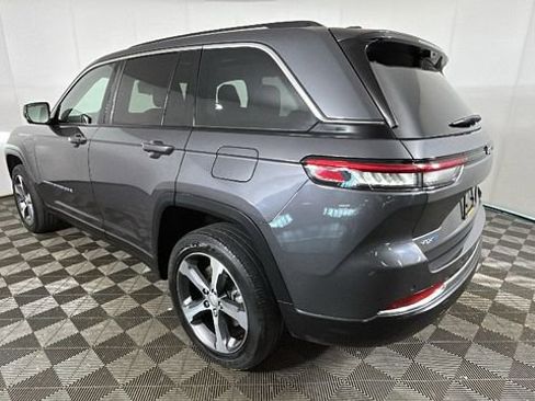 Used 2022 Jeep Grand Cherokee Limited 4xe w/ Luxury Tech Group II AWD/4WD image 5