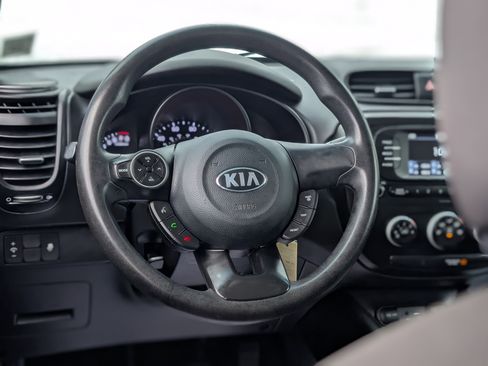 Used 2018 Kia Soul image 17