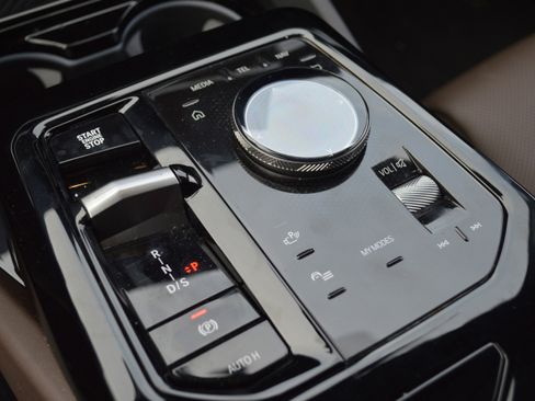 Certified 2024 BMW 530i w/ Premium Package image 23