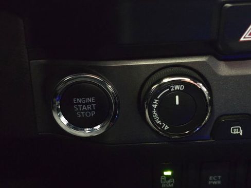 Used 2019 Toyota Tacoma TRD Off-Road image 30