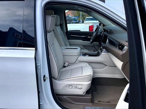 Used 2024 GMC Yukon Denali image 7
