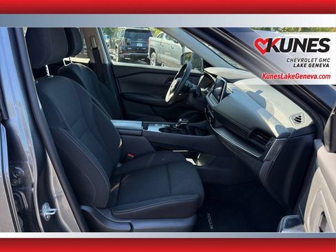 Used 2024 Nissan Rogue S FWD image 37