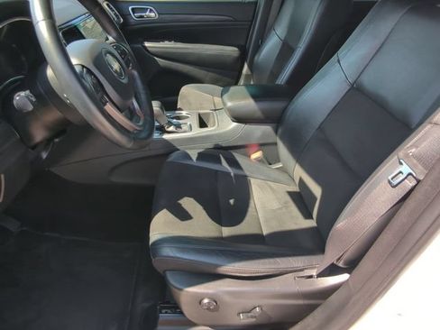 Used 2019 Jeep Grand Cherokee Altitude AWD/4WD image 11