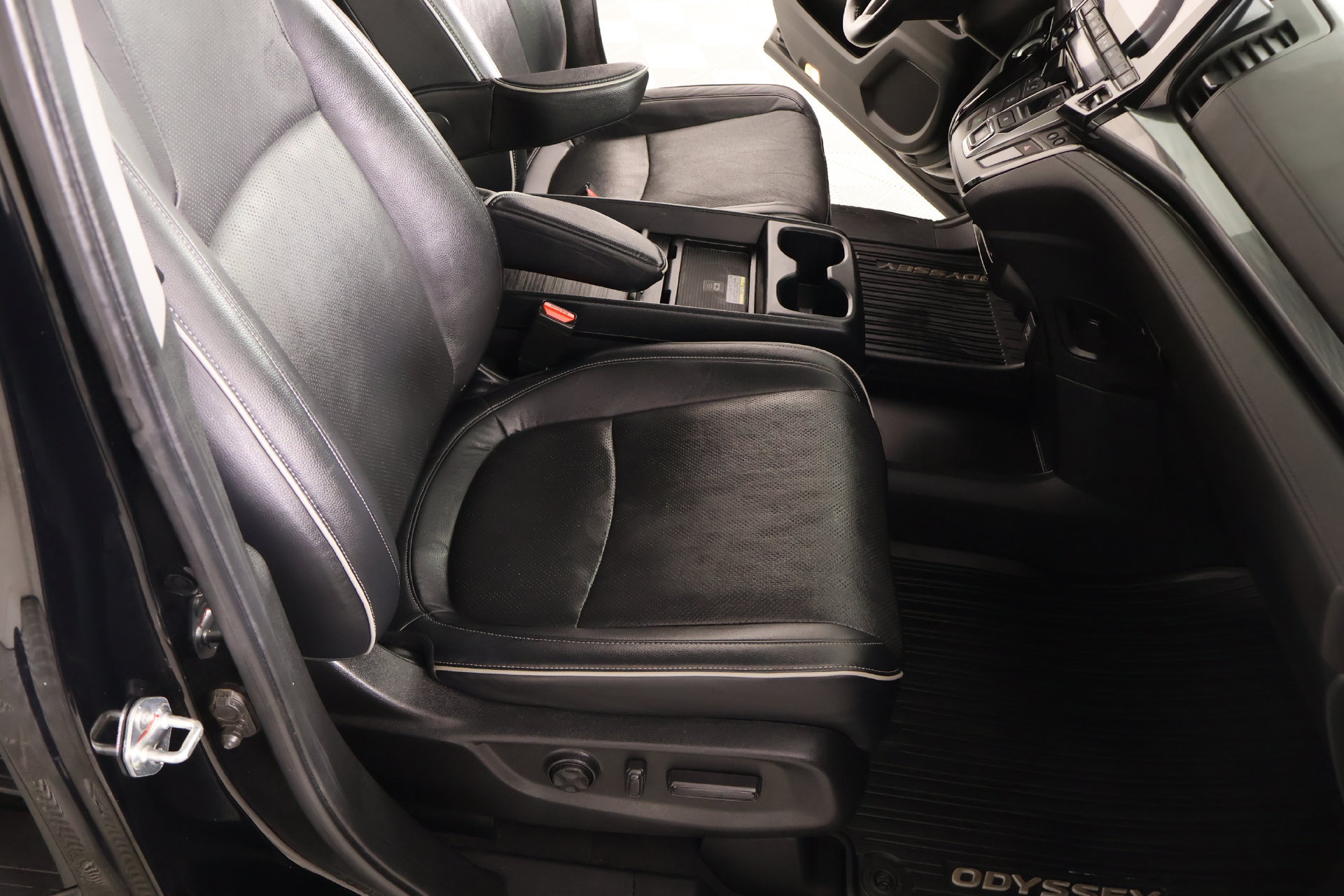 Used 2024 Honda Odyssey Elite image 14