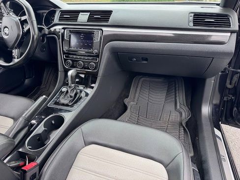 Used 2018 Volkswagen Passat 3.6 image 39