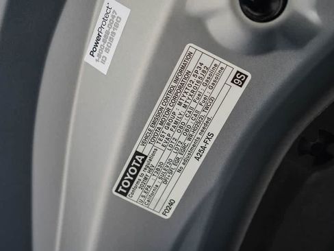 Used 2021 Toyota Highlander XLE AWD/4WD image 29