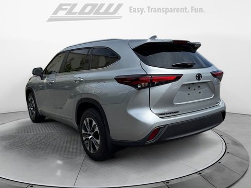 Used 2025 Toyota Highlander XLE AWD/4WD image 5