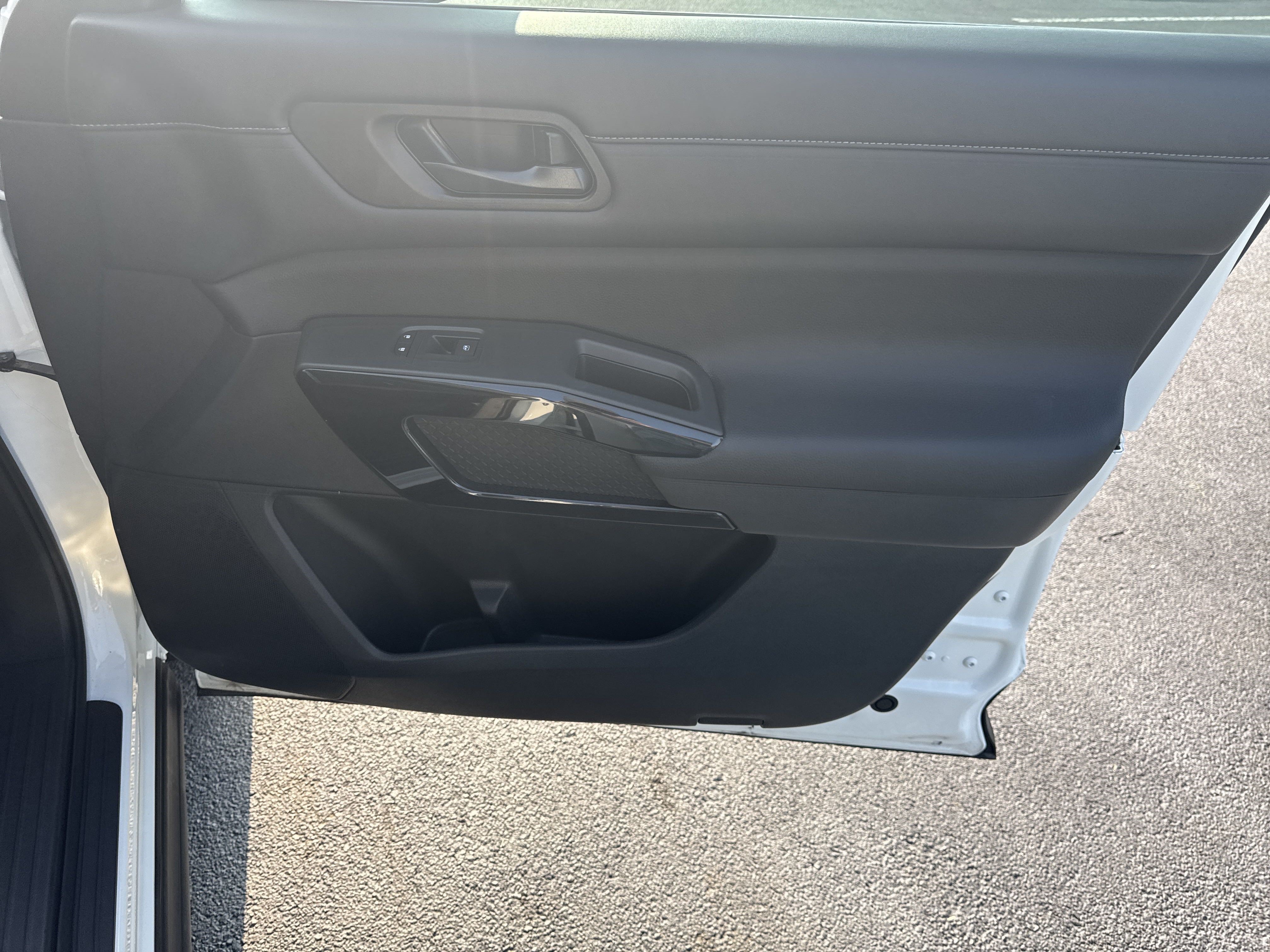 Used 2024 Nissan Pathfinder S FWD image 36