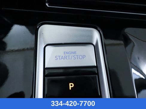 Certified 2025 Volkswagen Atlas SE w/ Black Wheel Package image 12