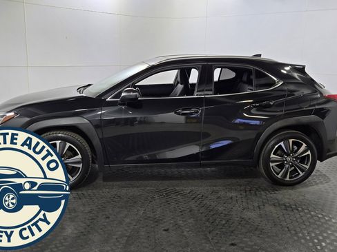 Used 2021 Lexus UX 200 image 4