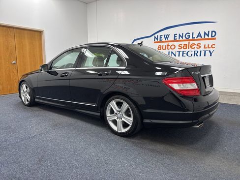 Used 2011 Mercedes-Benz C 300 4MATIC Sedan image 2