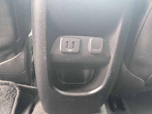 Used 2021 Chevrolet Colorado LT w/ LT Convenience Package AWD/4WD image 11