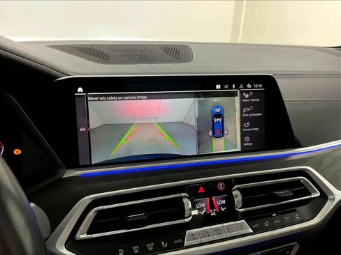 Used 2022 BMW X7 xDrive40i w/ M Sport Package AWD/4WD image 29