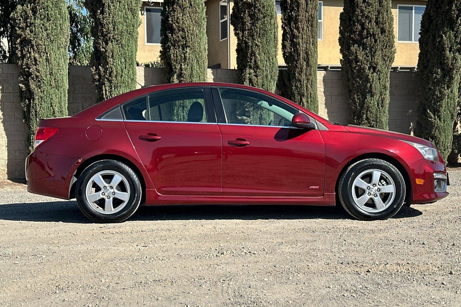 Used 2016 Chevrolet Cruze LT FWD image 3