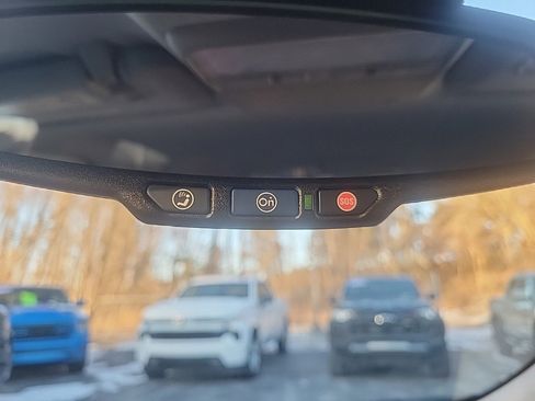 Used 2020 Chevrolet Trax LT w/ LT Convenience Package image 18