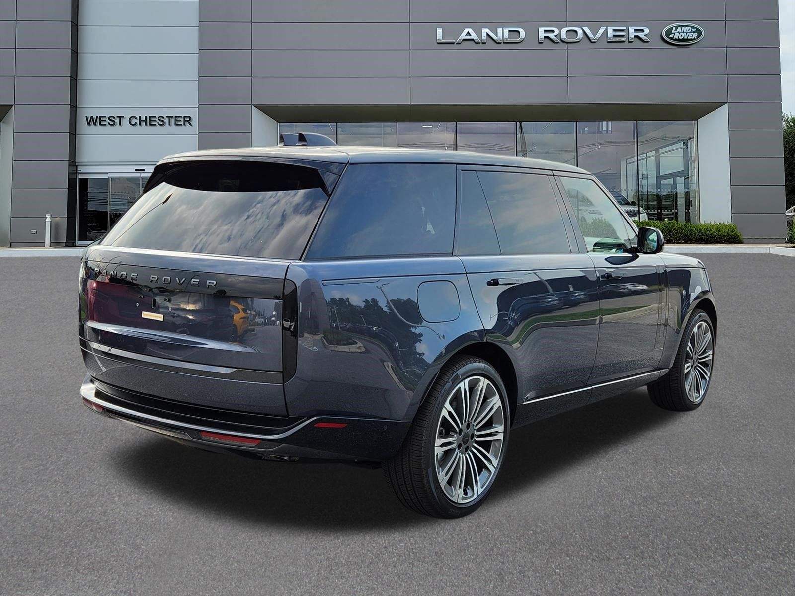New 2026 Land Rover Range Rover Long Wheelbase SE AWD/4WD image 4