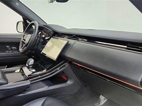 Used 2025 Land Rover Range Rover Sport Dynamic SE image 20