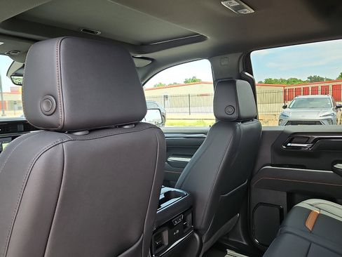 New 2026 GMC Sierra 1500 AT4 w/ Technology Package AWD/4WD image 9