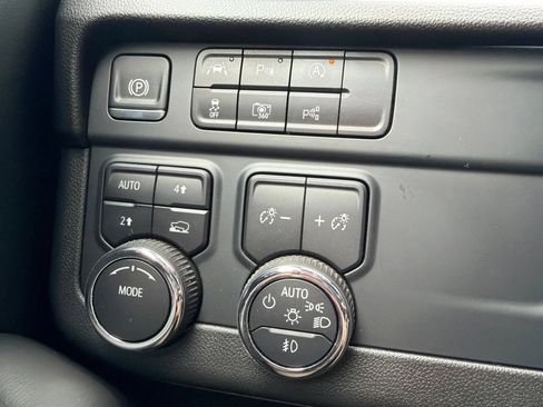 Used 2025 Chevrolet Tahoe Premier AWD/4WD image 13