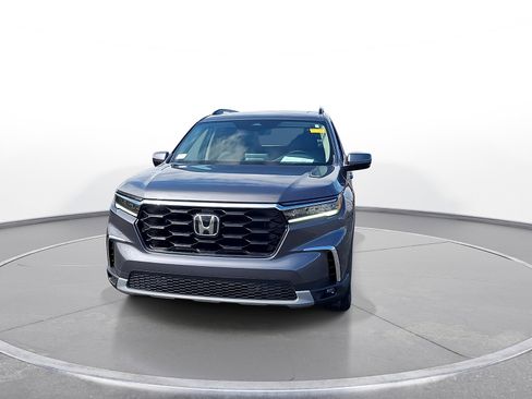 Used 2025 Honda Pilot Touring image 3