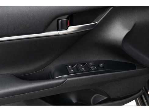 Used 2019 Toyota Camry SE image 15