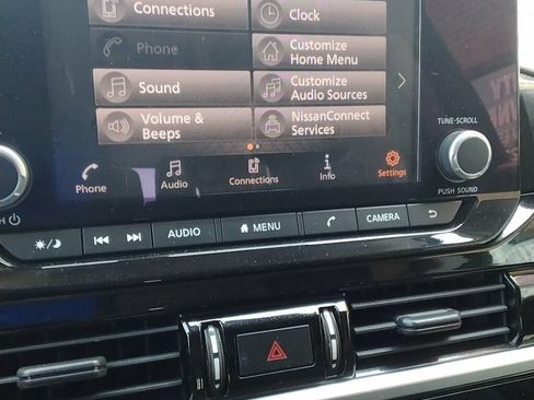 Used 2022 Nissan Pathfinder SV FWD image 21