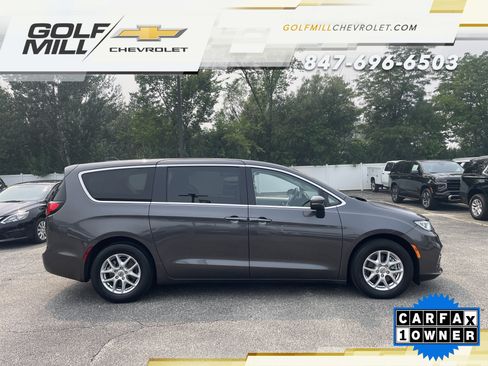 Used 2023 Chrysler Pacifica Touring-L FWD image 6
