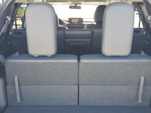 Used 2024 Mitsubishi Outlander AWD image 7