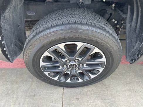 Used 2022 Toyota Tundra Limited image 7