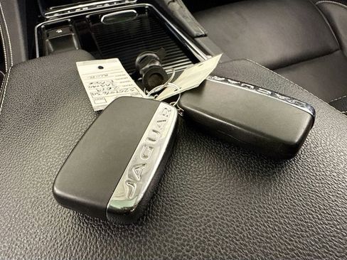 Used 2019 Jaguar F-PACE R-Sport image 17