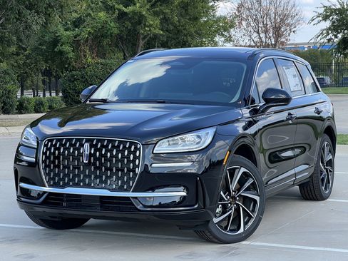 New 2025 Lincoln Corsair Grand Touring image 2