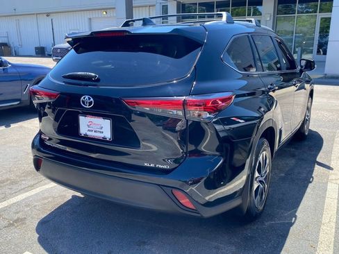 Used 2023 Toyota Highlander XLE AWD/4WD image 17