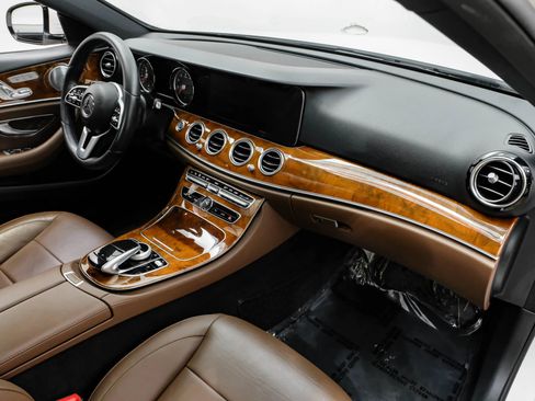 Used 2019 Mercedes-Benz E 300 image 9