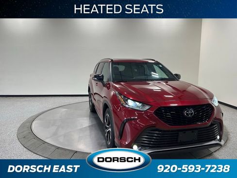 Used 2021 Toyota Highlander XSE AWD/4WD image 3