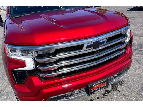 Used 2025 Chevrolet Silverado 1500 High Country w/ Technology Package AWD/4WD image 29
