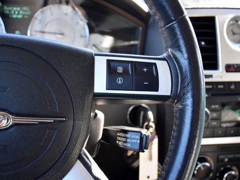 Used 2008 Chrysler 300 Limited image 25