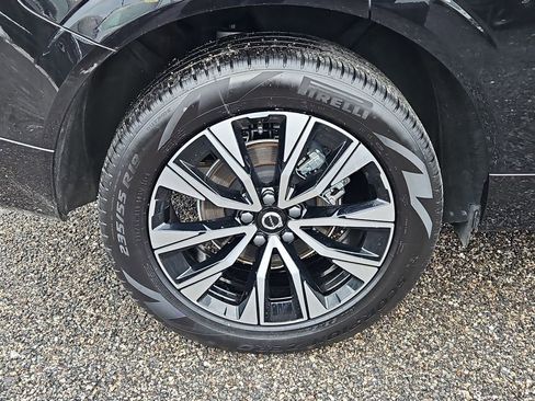 Used 2025 Volvo XC60 B5 Core image 9