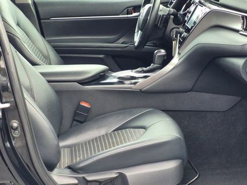 Used 2020 Toyota Camry SE image 18