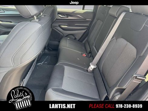 New 2025 Jeep Grand Cherokee Laredo X w/ Luxury Tech Group I image 15