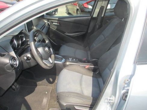 Used 2017 Toyota Yaris iA image 11