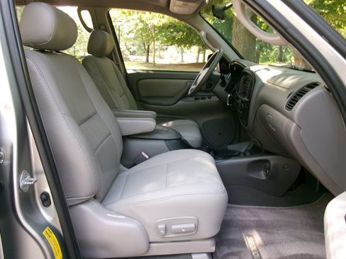 Used 2003 Toyota Sequoia SR5 RWD image 17
