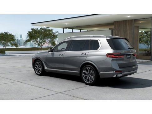 Used 2026 BMW X7 xDrive40i w/ Premium Package image 2