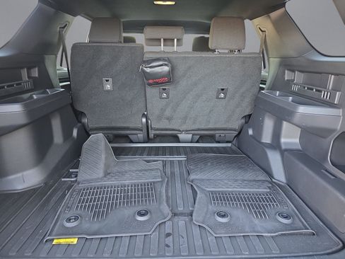 Used 2025 Toyota 4Runner SR5 AWD/4WD image 35