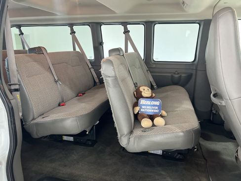 Used 2019 Chevrolet Express 3500 LT w/ LT Preferred Equipment Group image 18