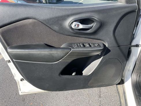 Used 2016 Jeep Cherokee Sport image 25