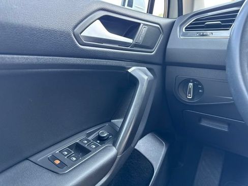 Used 2021 Volkswagen Tiguan SE w/ Panoramic Sunroof Package AWD/4WD image 20
